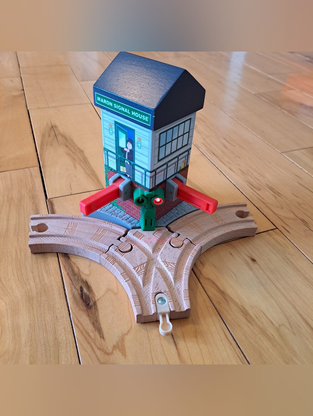 MARON SIGNAL HOUSE LIGHTS & SOUNDS SIGNAL SHED Thomas Train Wooden Railway